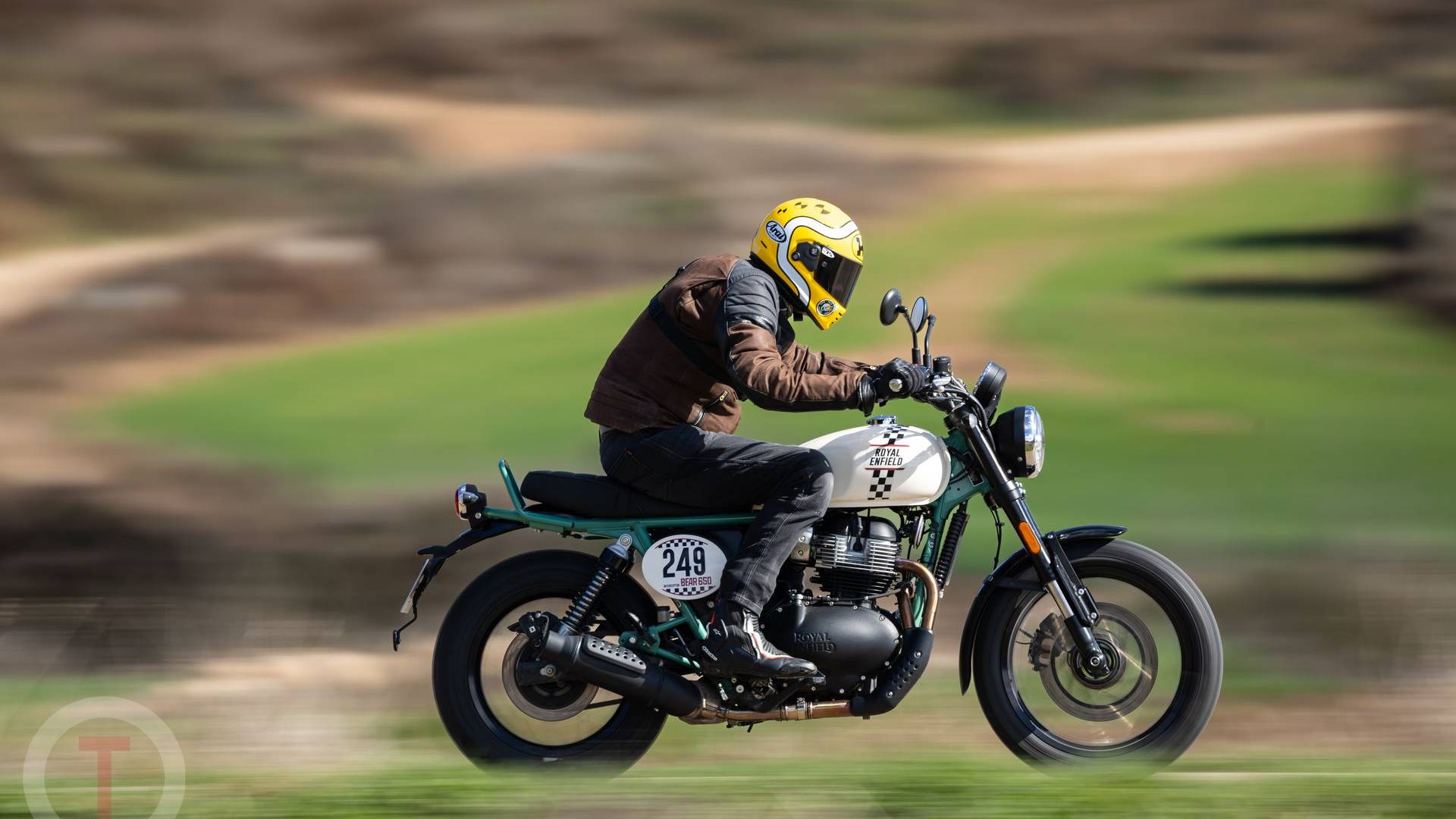 Test: 2025 Royal Enfield Bear 650 & Classic 650