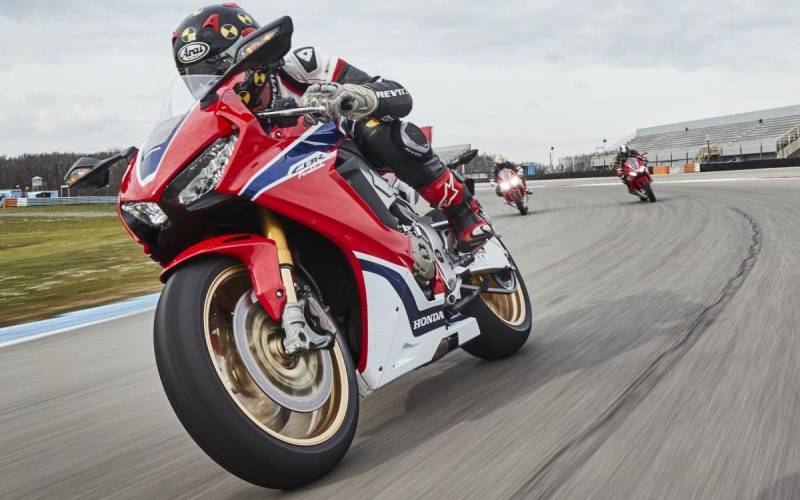 Eerste Test: 2017 Honda CBR1000RR Fireblade & SP