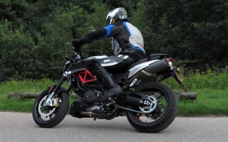 Test: 2017 Aprilia Shiver 900