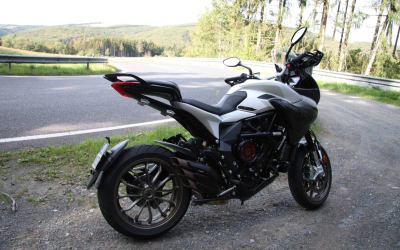 Test: 2018 MV Agusta Turismo Veloce 800 Lusso SCS (Smart Clutch System)
