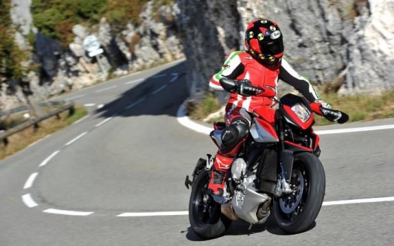 1e Test: 2014 MV Agusta Rivale 800