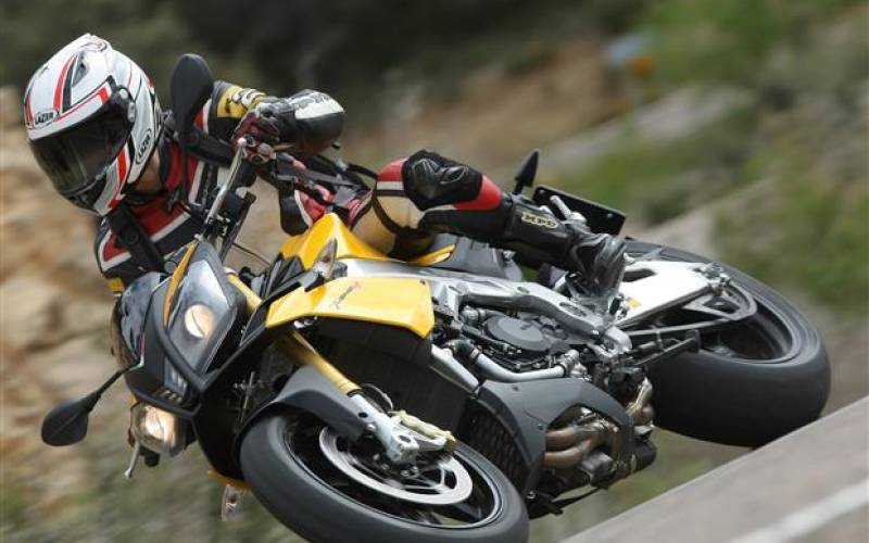Test: Aprilia Tuono V4R – 2011