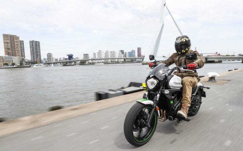 Blog: Citytrip fotoshoot – Kawasaki Vulcan S in Rotterdam