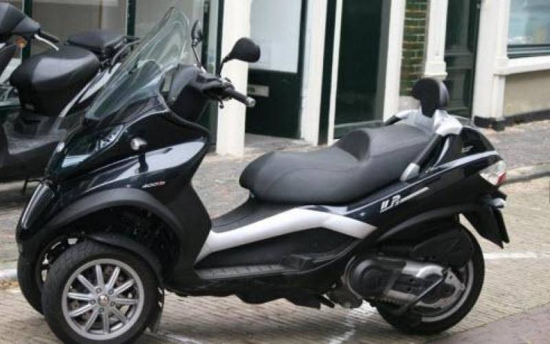 Test: Piaggio MP3 LT 400ie – 2009