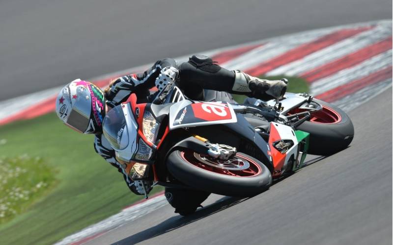 Test: 2015 Aprilia RSV4 RF
