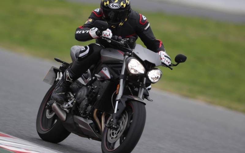 Test: 2017 Triumph Street Triple RS 765